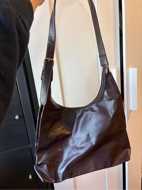 Classic Shoulder Bag in Dark Brown